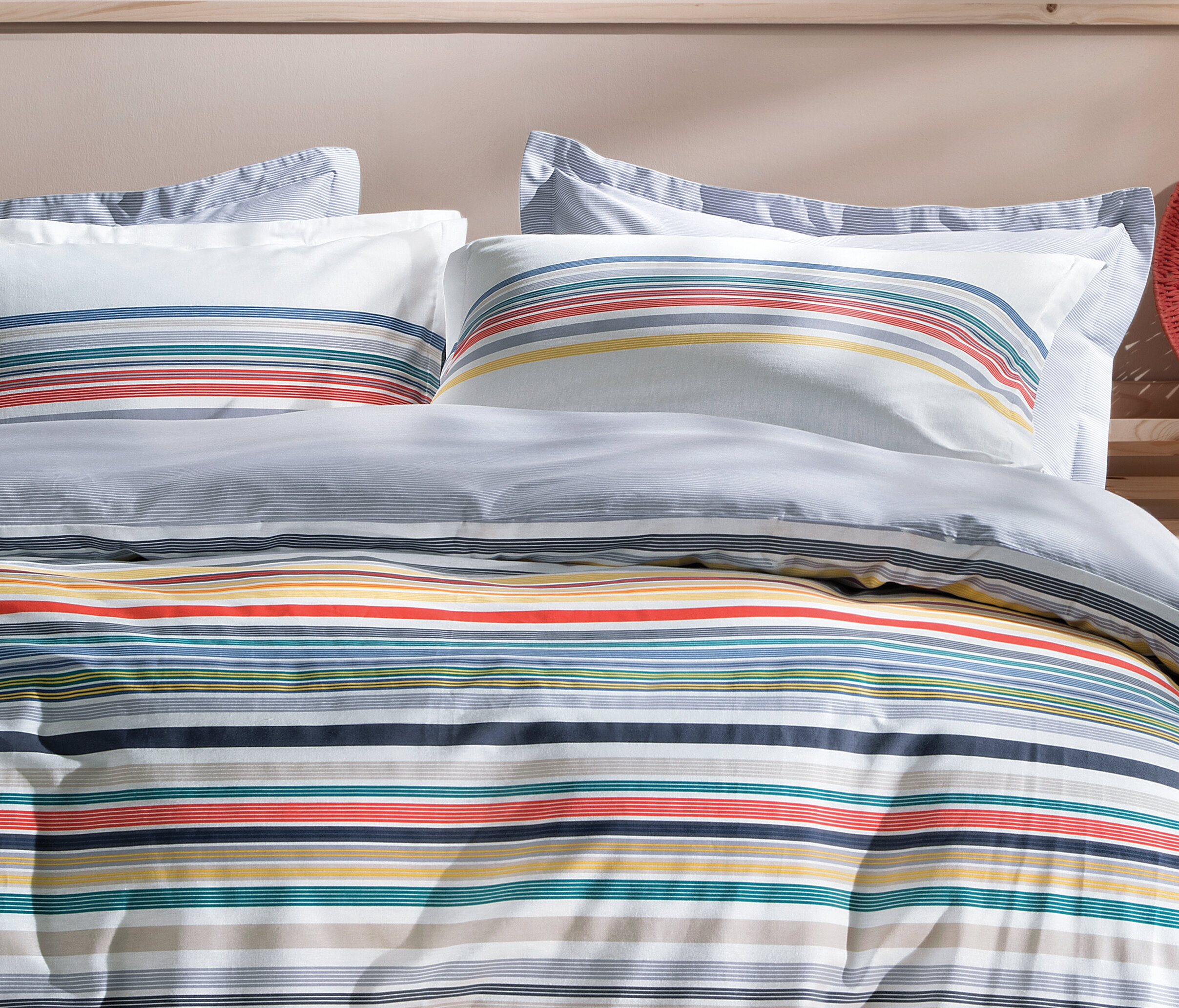 Queen Size Evan Rnf Duvet Cover Set -